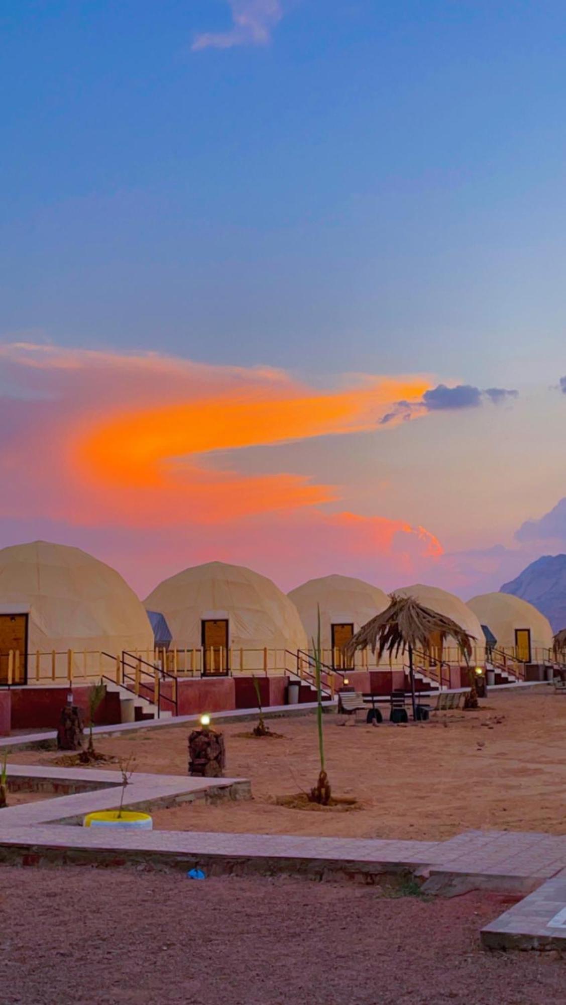 Adel Rum Camp Bubbles Wadi Rum Exterior photo